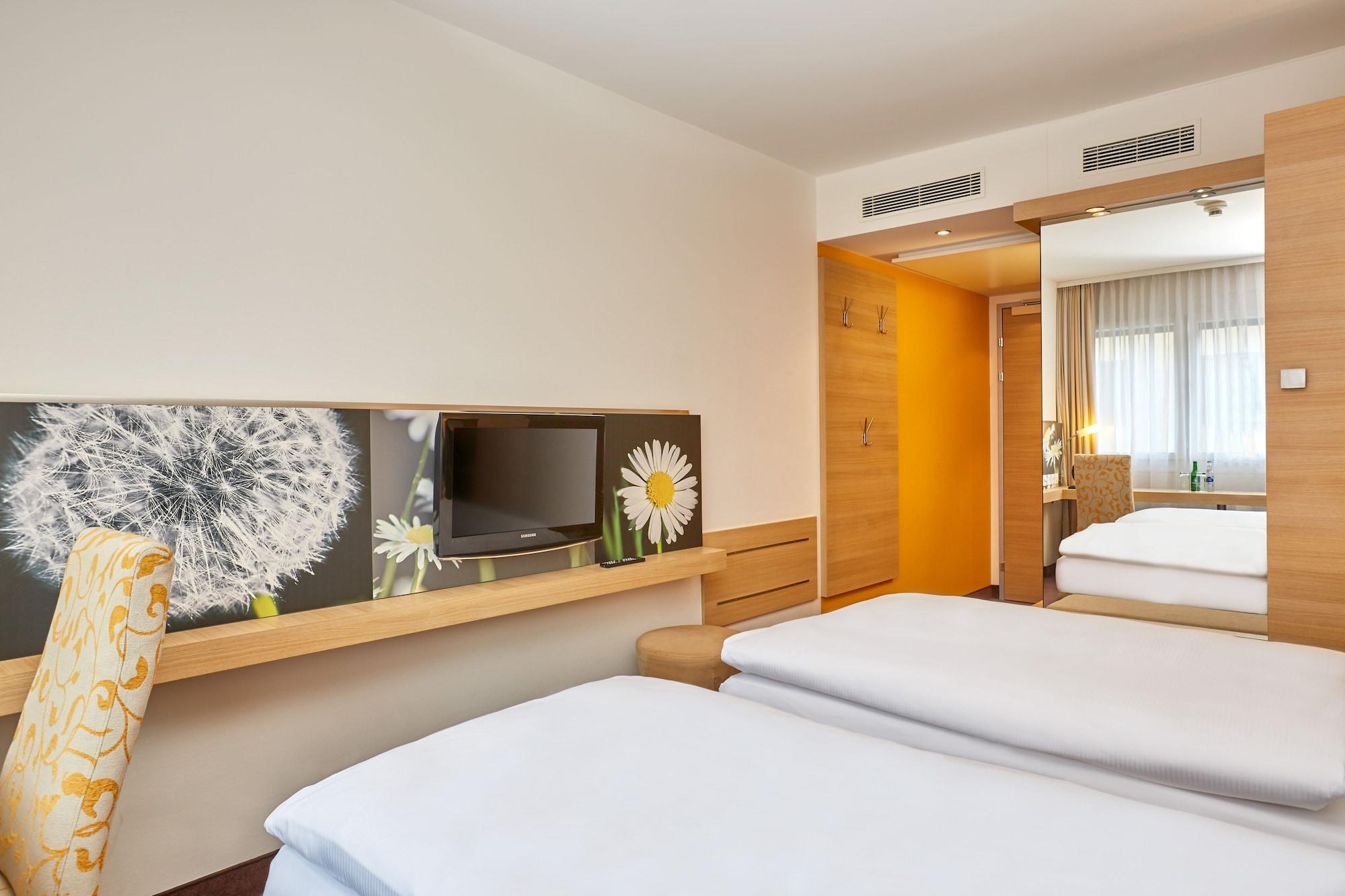 H+ Otel