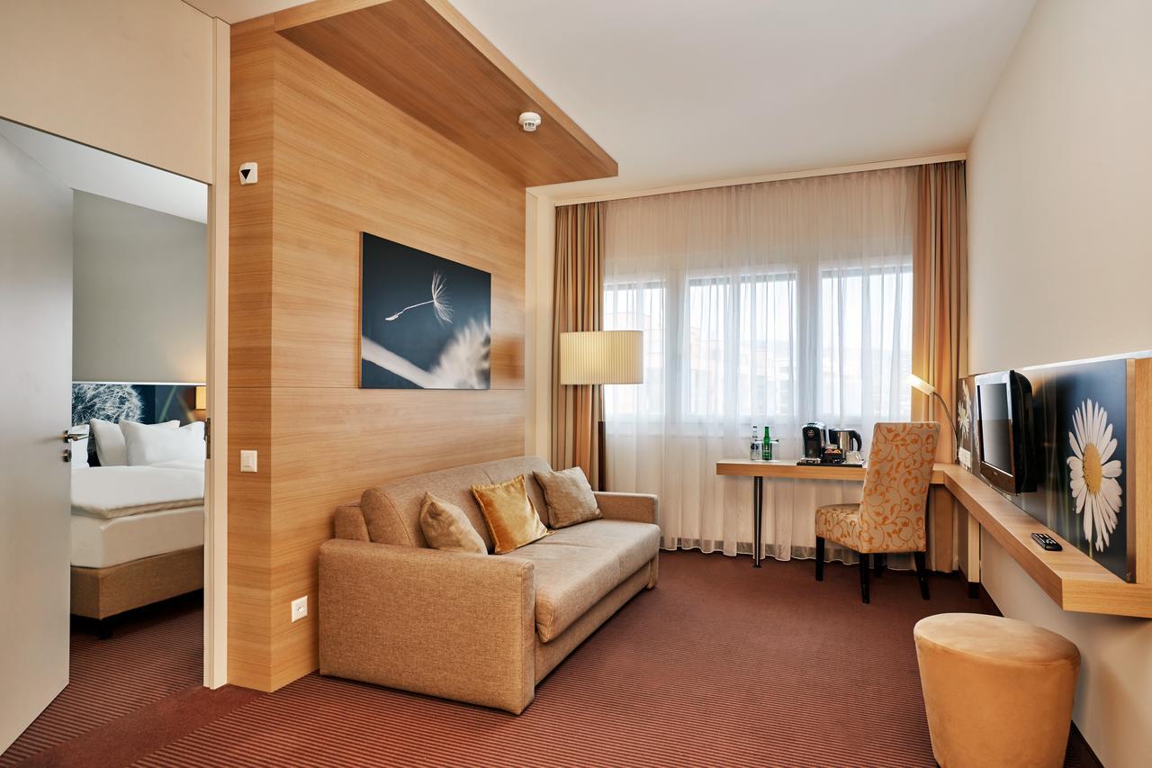 Otel H+