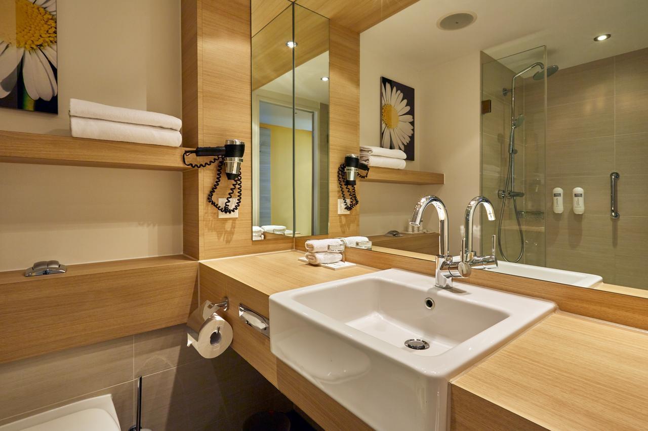 Otel H+